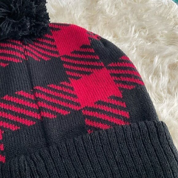 Red/Black Checkered Pom Pom Hat NWT - Picture 5 of 6